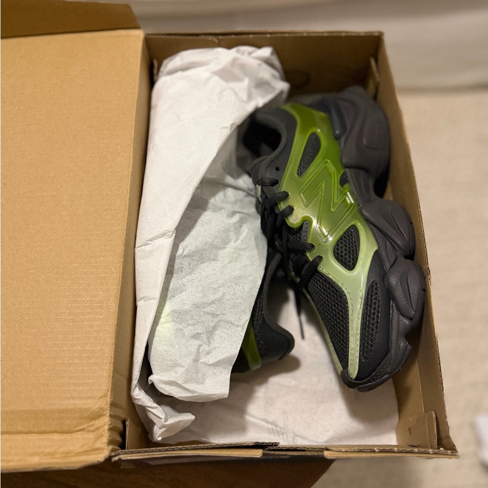 New Balance 9060 Green Black (Men’s 5/ Women’s 6.5)
